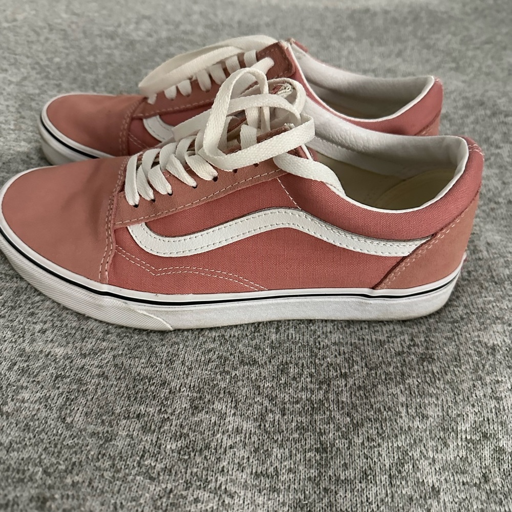 Women’s Vans Old Skool, size 8.5.